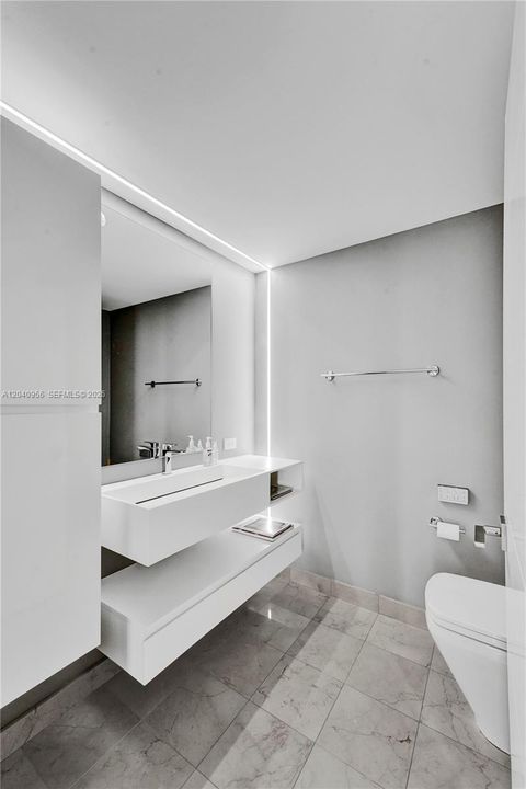 For Sale: $2,195,000 (2 beds, 2 baths, 1322 Square Feet)