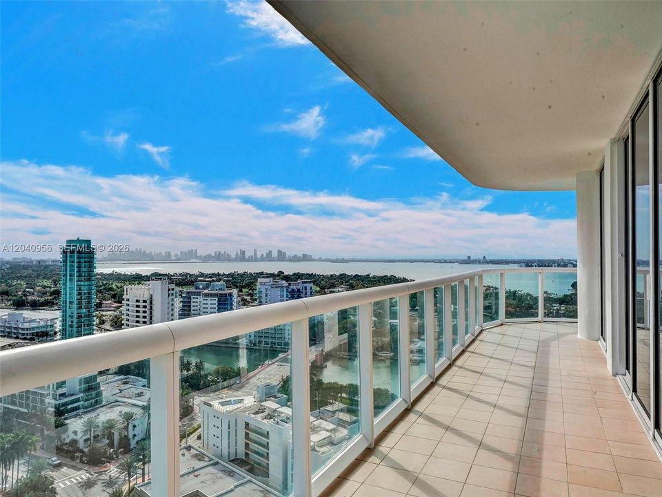For Sale: $2,195,000 (2 beds, 2 baths, 1322 Square Feet)