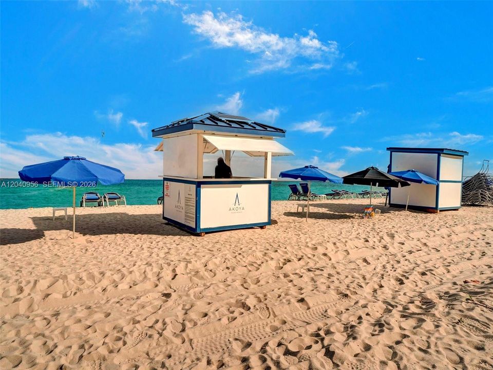 For Sale: $2,195,000 (2 beds, 2 baths, 1322 Square Feet)
