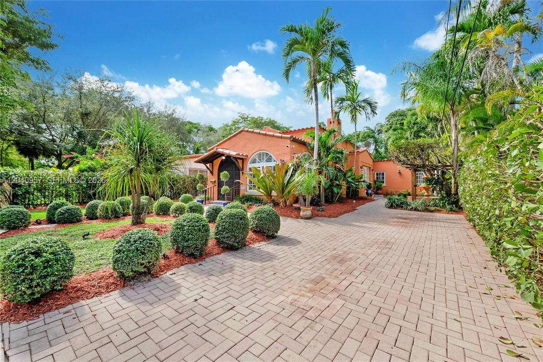 For Rent: $5,600 (3 beds, 3 baths, 1787 Square Feet)