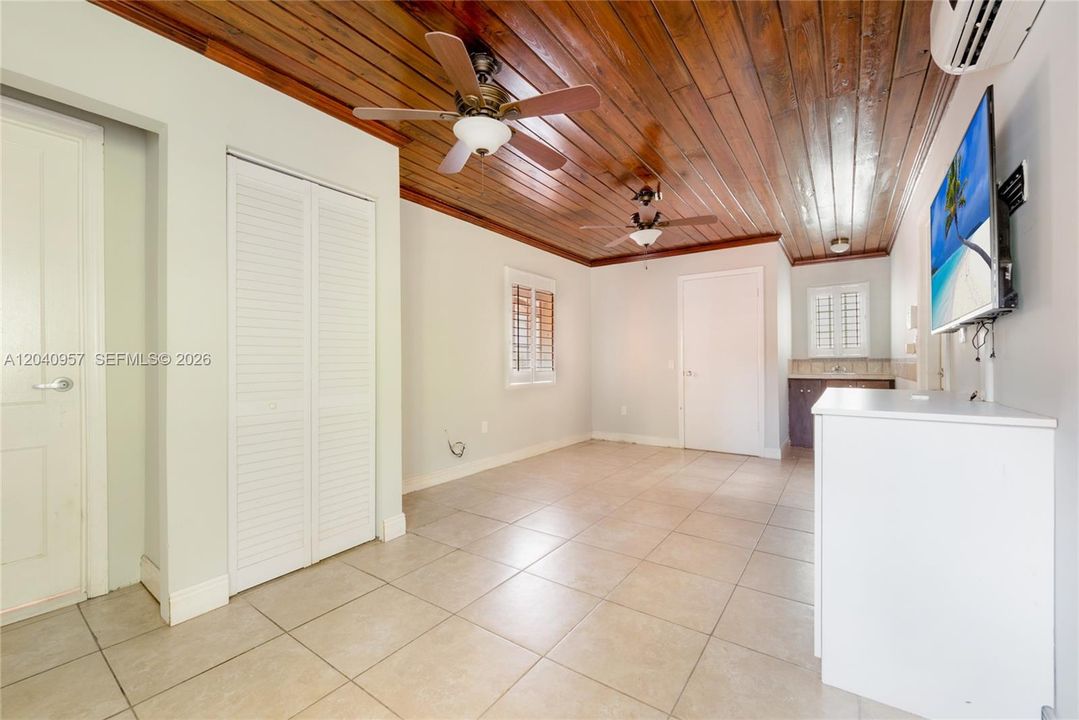 For Rent: $5,600 (3 beds, 3 baths, 1787 Square Feet)