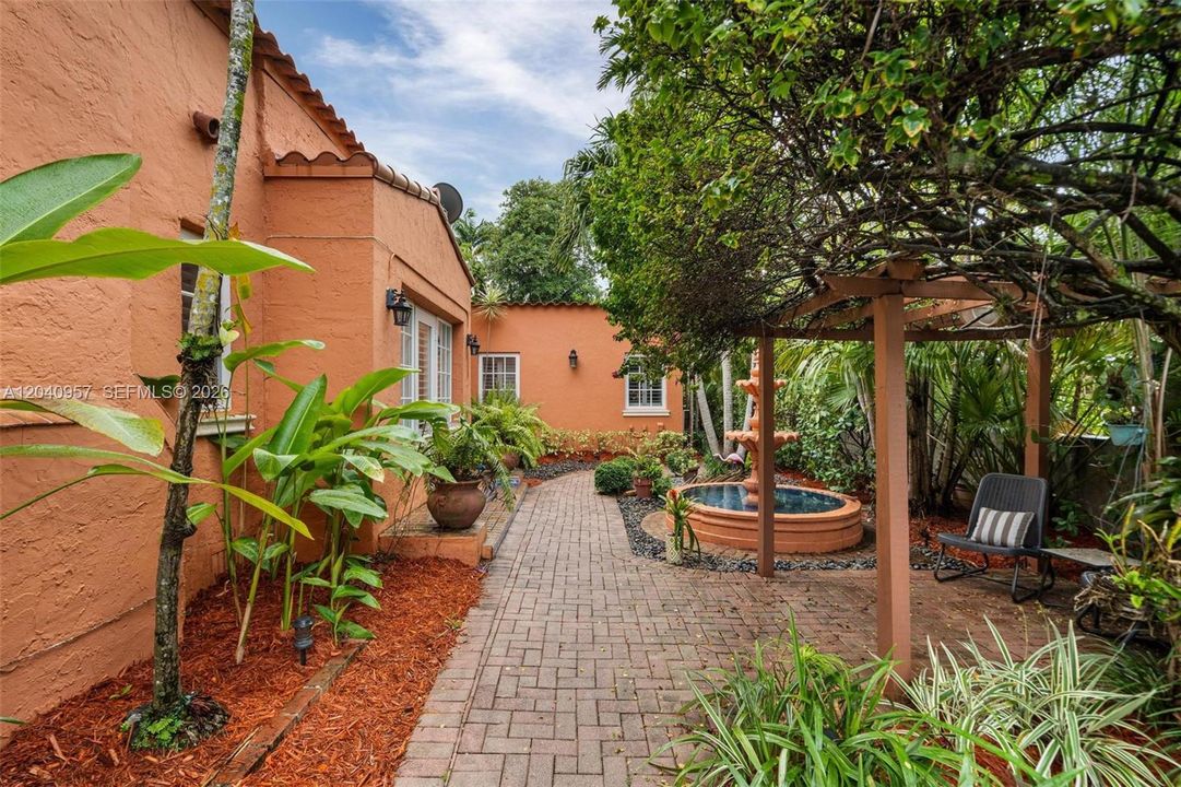 For Rent: $5,600 (3 beds, 3 baths, 1787 Square Feet)