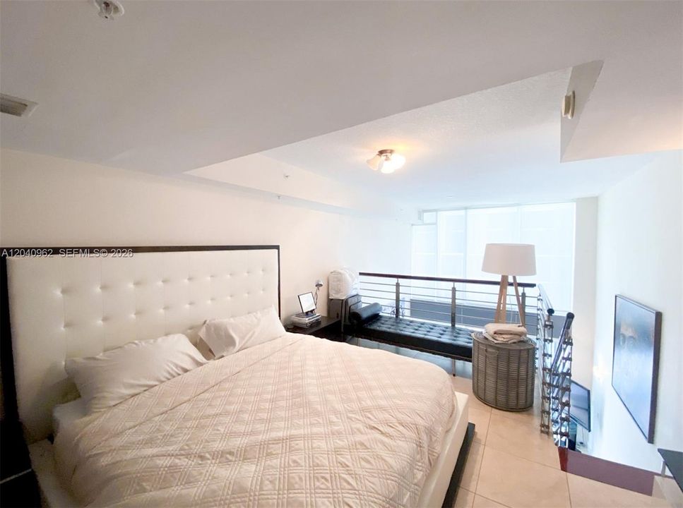 For Rent: $3,150 (1 beds, 1 baths, 1056 Square Feet)