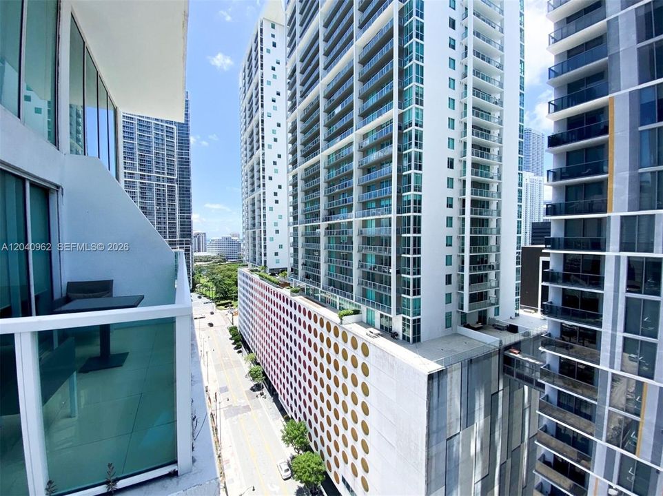 For Rent: $3,150 (1 beds, 1 baths, 1056 Square Feet)