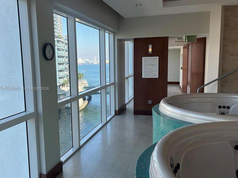 For Rent: $3,150 (1 beds, 1 baths, 1056 Square Feet)