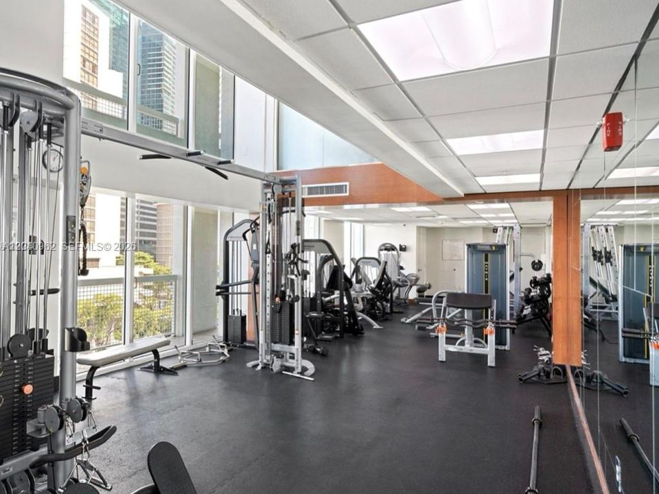 For Rent: $3,150 (1 beds, 1 baths, 1056 Square Feet)