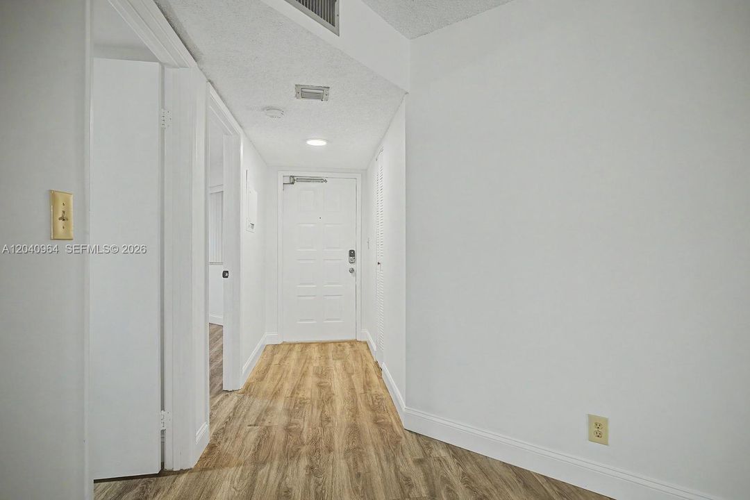 For Rent: $2,400 (2 beds, 2 baths, 1090 Square Feet)