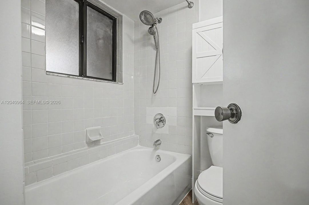 For Rent: $2,400 (2 beds, 2 baths, 1090 Square Feet)