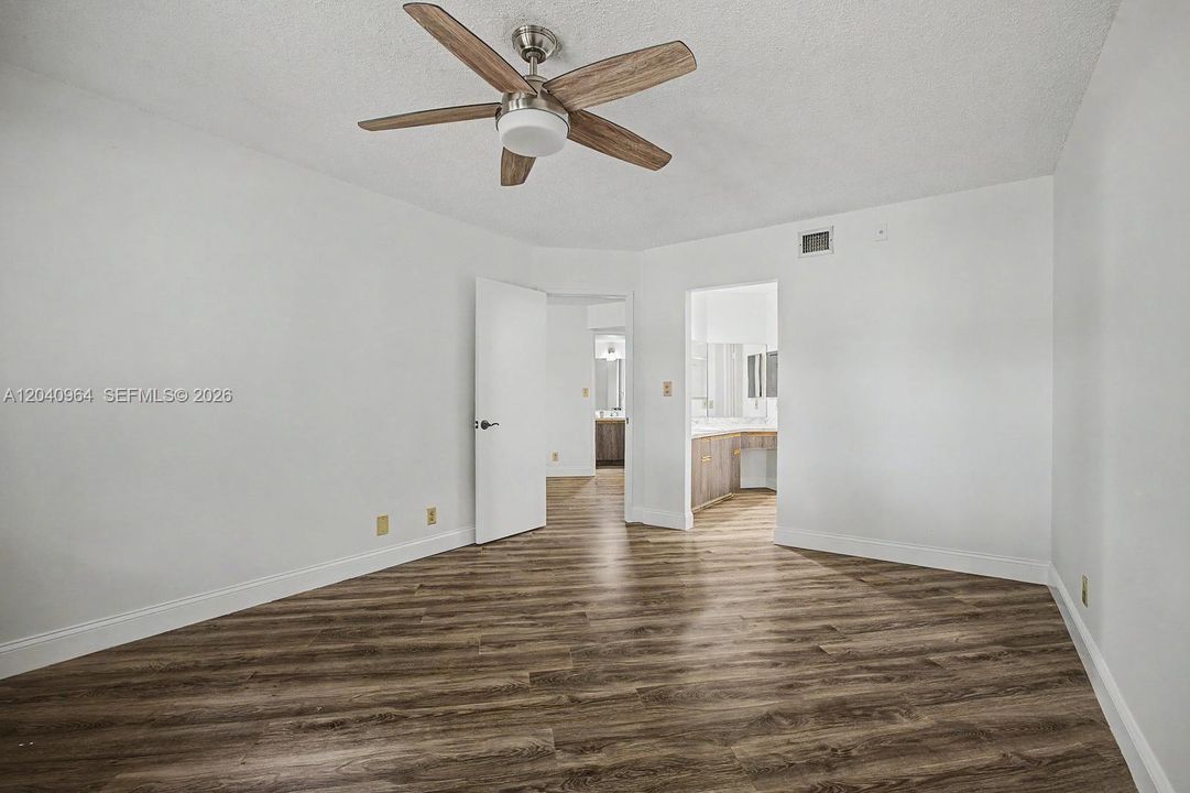 For Rent: $2,400 (2 beds, 2 baths, 1090 Square Feet)