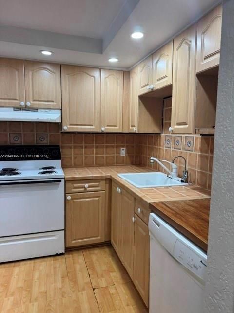 For Rent: $1,850 (1 beds, 1 baths, 614 Square Feet)
