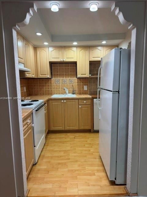 For Rent: $1,850 (1 beds, 1 baths, 614 Square Feet)