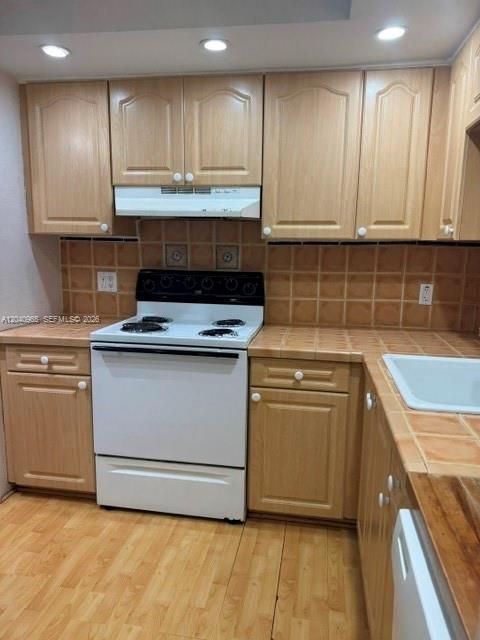 For Rent: $1,850 (1 beds, 1 baths, 614 Square Feet)