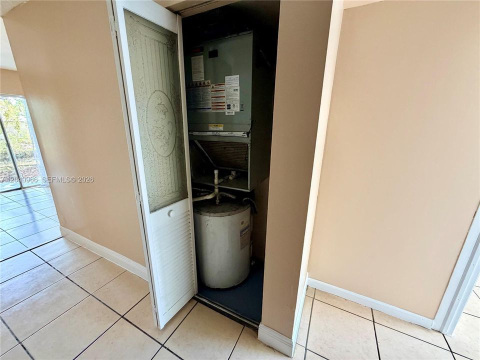 На продажу: $330,000 (3 спален, 1 ванн, 1147 Квадратных фут)