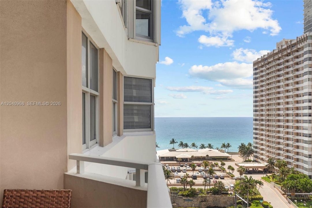 For Rent: $2,850 (1 beds, 1 baths, 798 Square Feet)