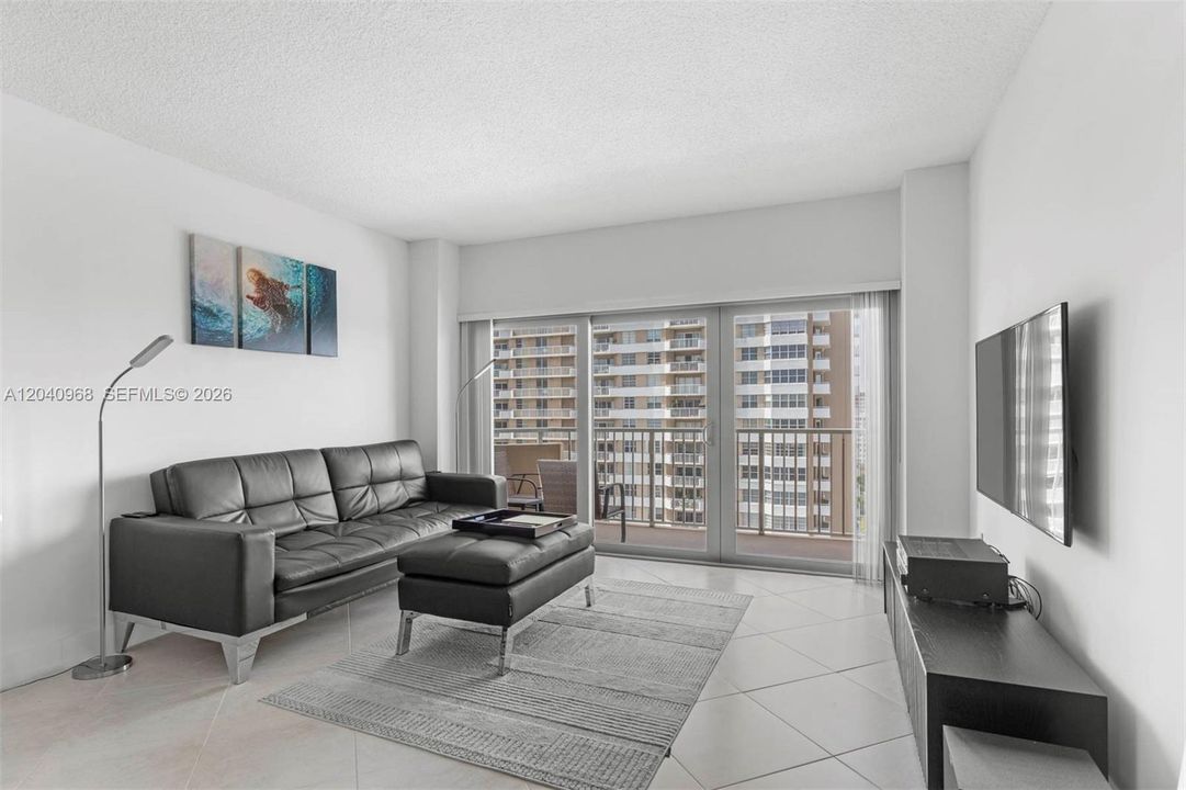 For Rent: $2,850 (1 beds, 1 baths, 798 Square Feet)