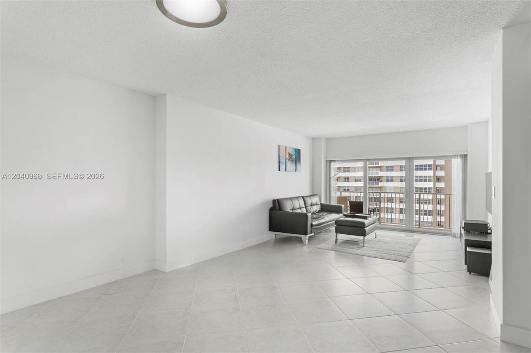 For Rent: $2,850 (1 beds, 1 baths, 798 Square Feet)