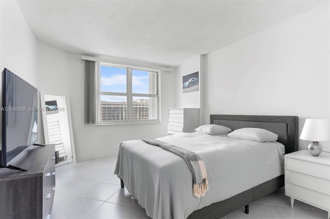 For Rent: $2,850 (1 beds, 1 baths, 798 Square Feet)