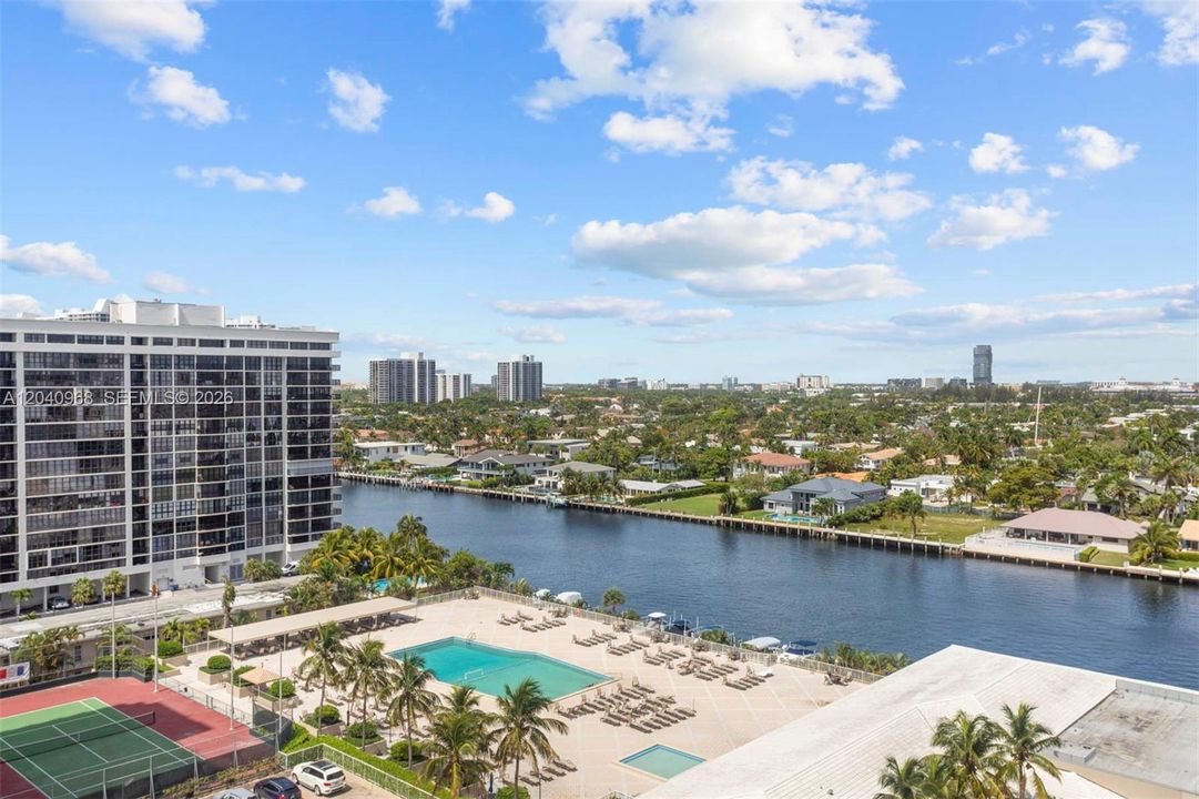 For Rent: $2,850 (1 beds, 1 baths, 798 Square Feet)
