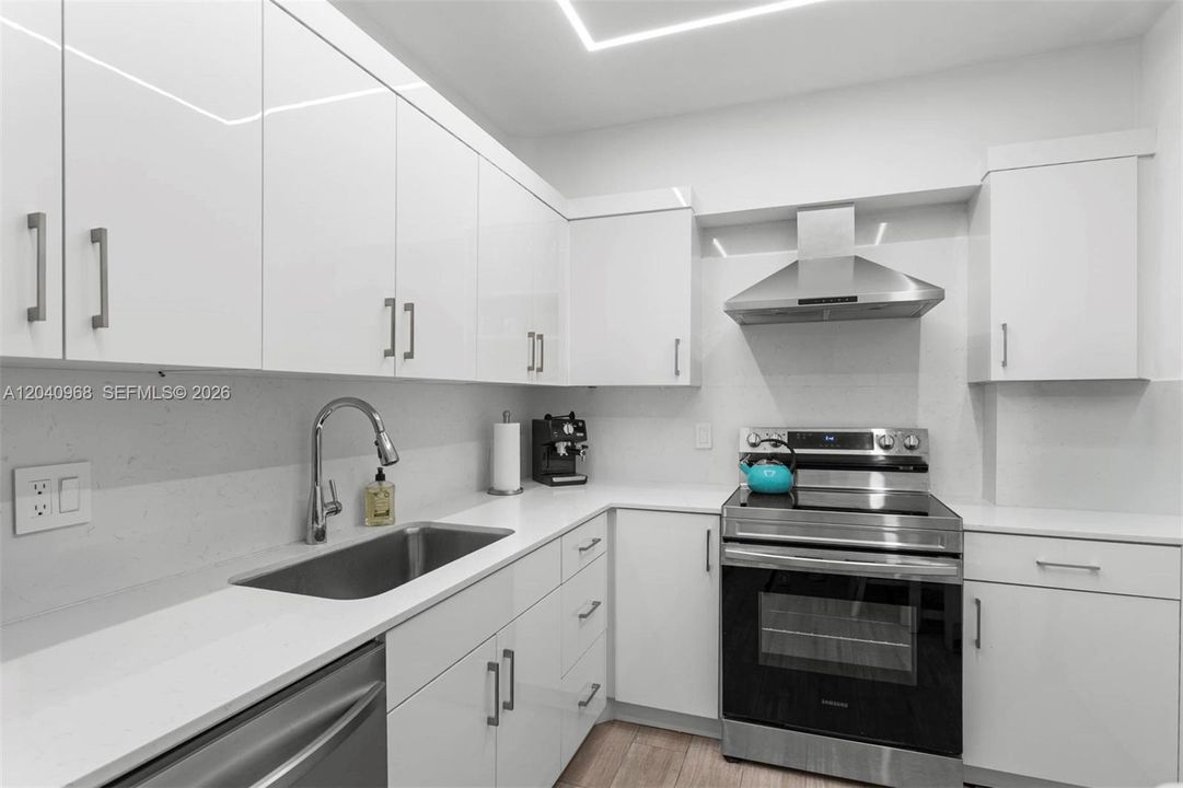For Rent: $2,850 (1 beds, 1 baths, 798 Square Feet)