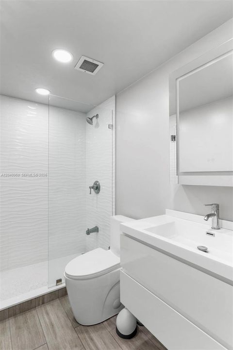 For Rent: $2,850 (1 beds, 1 baths, 798 Square Feet)