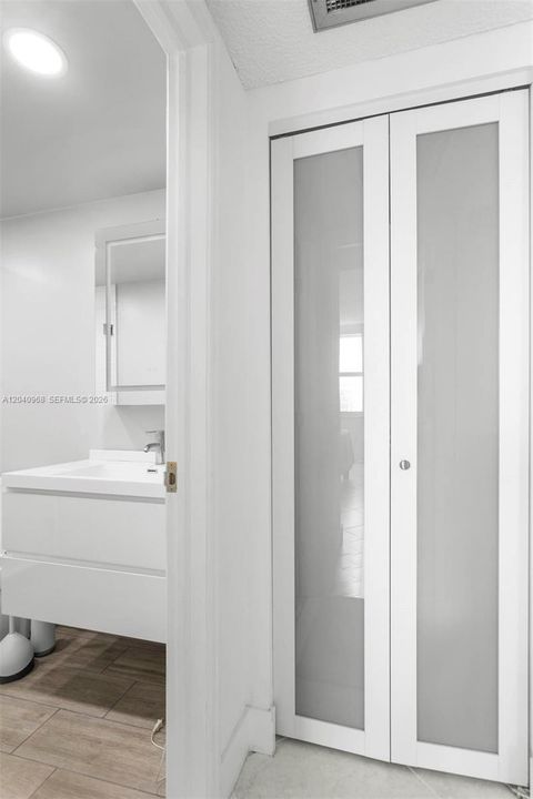 For Rent: $2,850 (1 beds, 1 baths, 798 Square Feet)