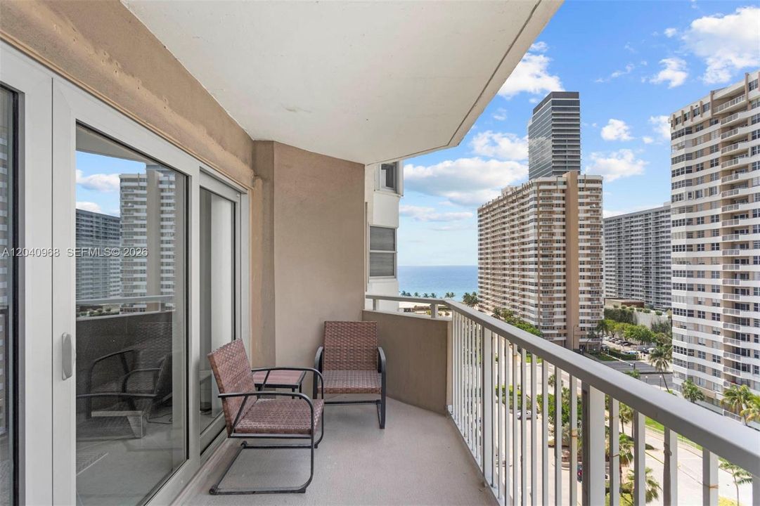 For Rent: $2,850 (1 beds, 1 baths, 798 Square Feet)