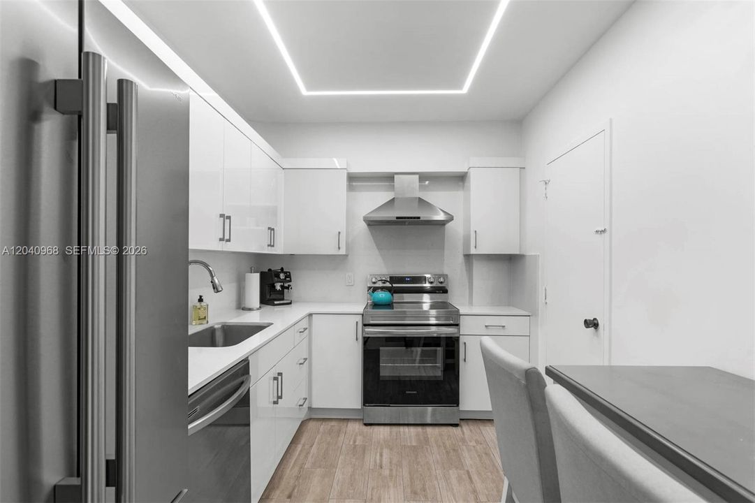 For Rent: $2,850 (1 beds, 1 baths, 798 Square Feet)