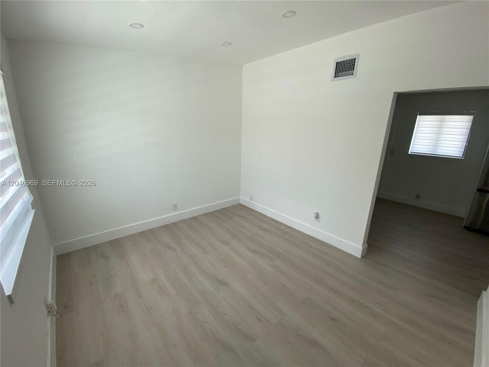 В аренду: $2,400 (2 спален, 1 ванн, 0 Квадратных фут)