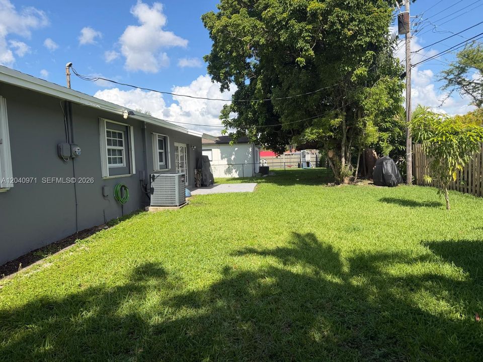 For Sale: $775,000 (4 beds, 2 baths, 1992 Square Feet)