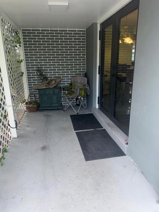 For Sale: $775,000 (4 beds, 2 baths, 1992 Square Feet)
