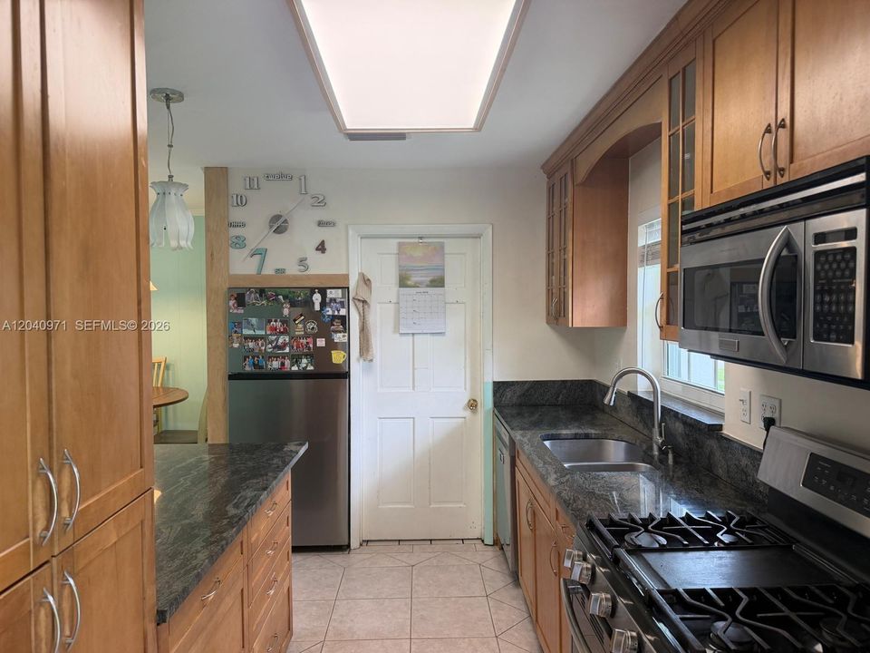 For Sale: $775,000 (4 beds, 2 baths, 1992 Square Feet)