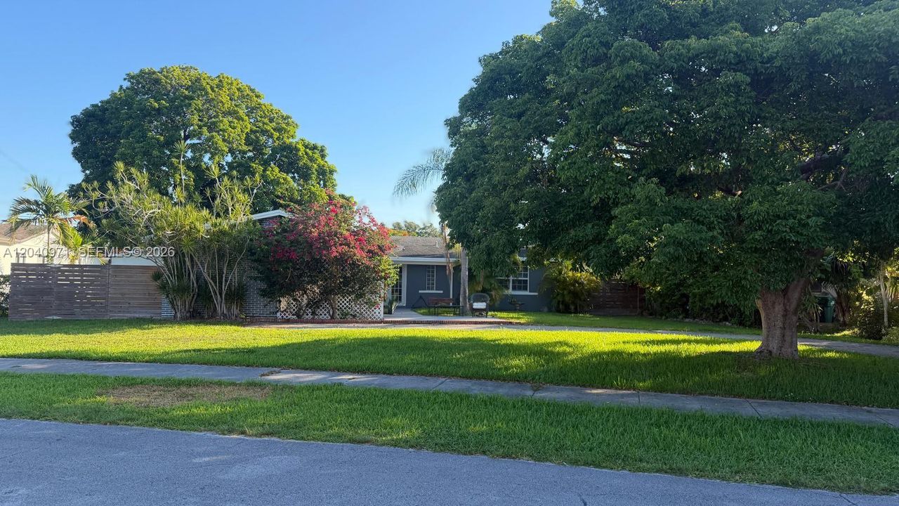 For Sale: $775,000 (4 beds, 2 baths, 1992 Square Feet)