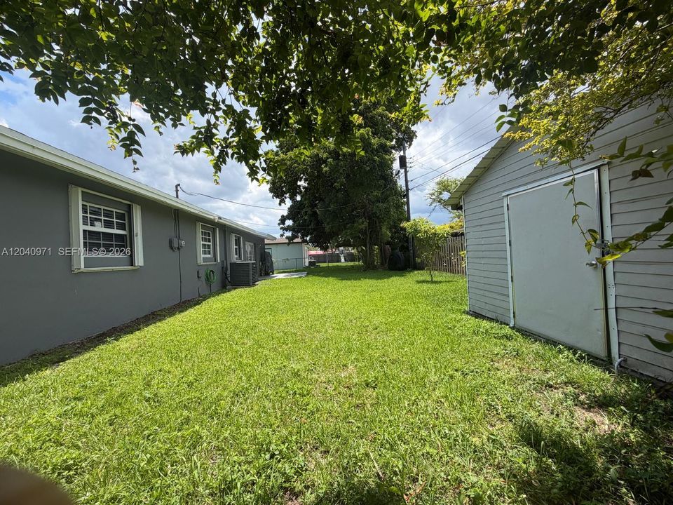 For Sale: $775,000 (4 beds, 2 baths, 1992 Square Feet)