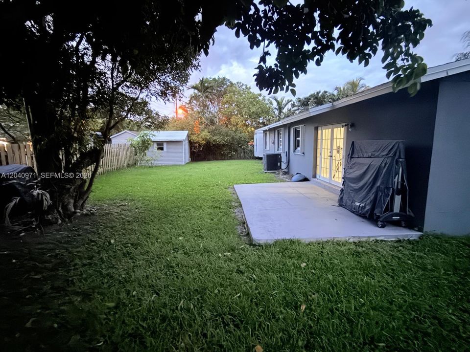 For Sale: $775,000 (4 beds, 2 baths, 1992 Square Feet)