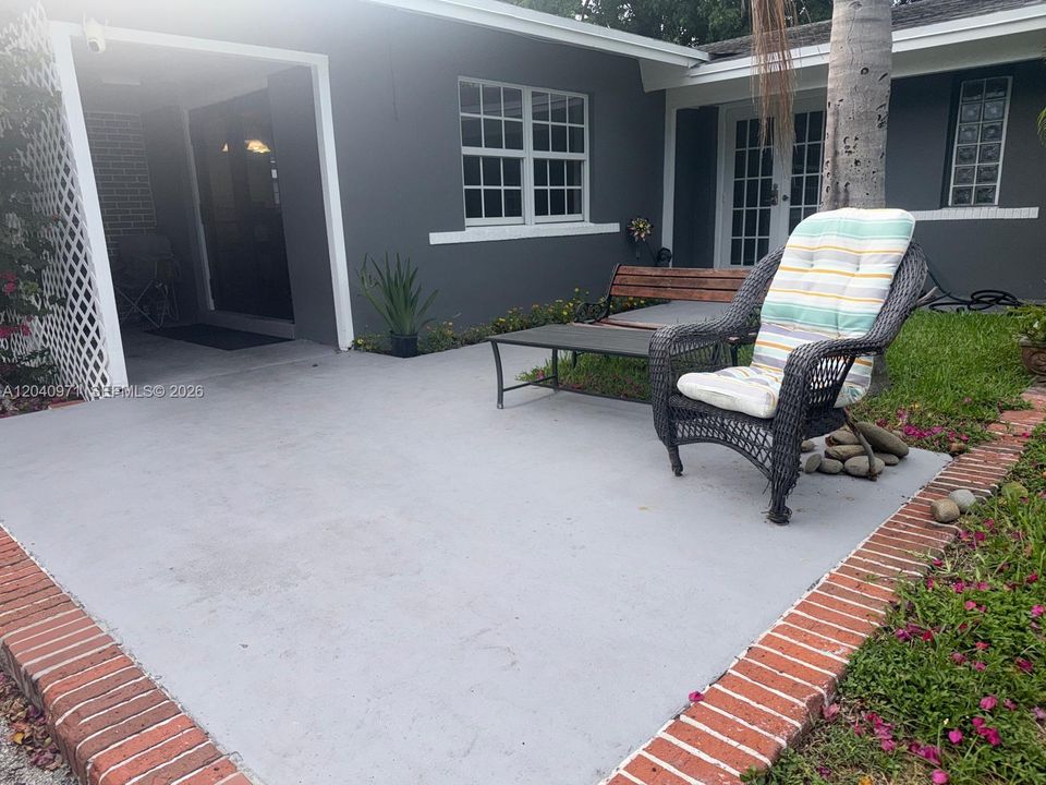 For Sale: $775,000 (4 beds, 2 baths, 1992 Square Feet)