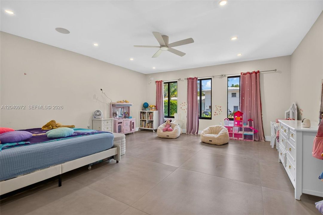 For Rent: $13,000 (2 beds, 2 baths, 2311 Square Feet)