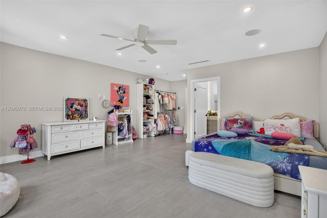 For Rent: $13,000 (2 beds, 2 baths, 2311 Square Feet)