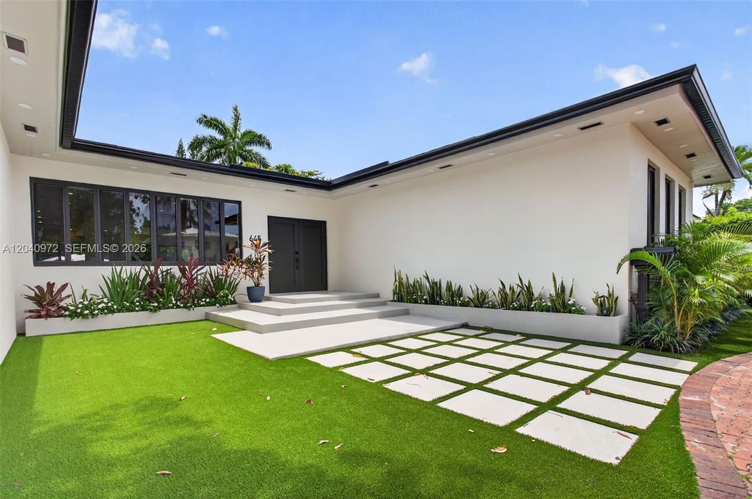 For Rent: $13,000 (2 beds, 2 baths, 2311 Square Feet)