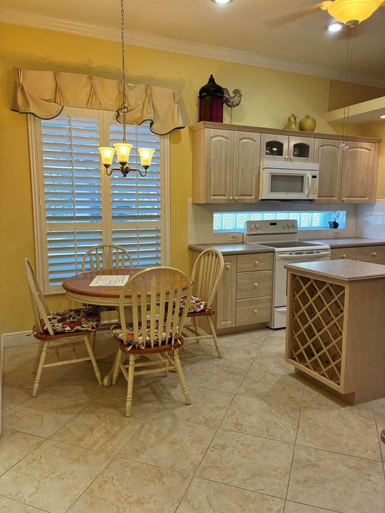 Eat in kitchen