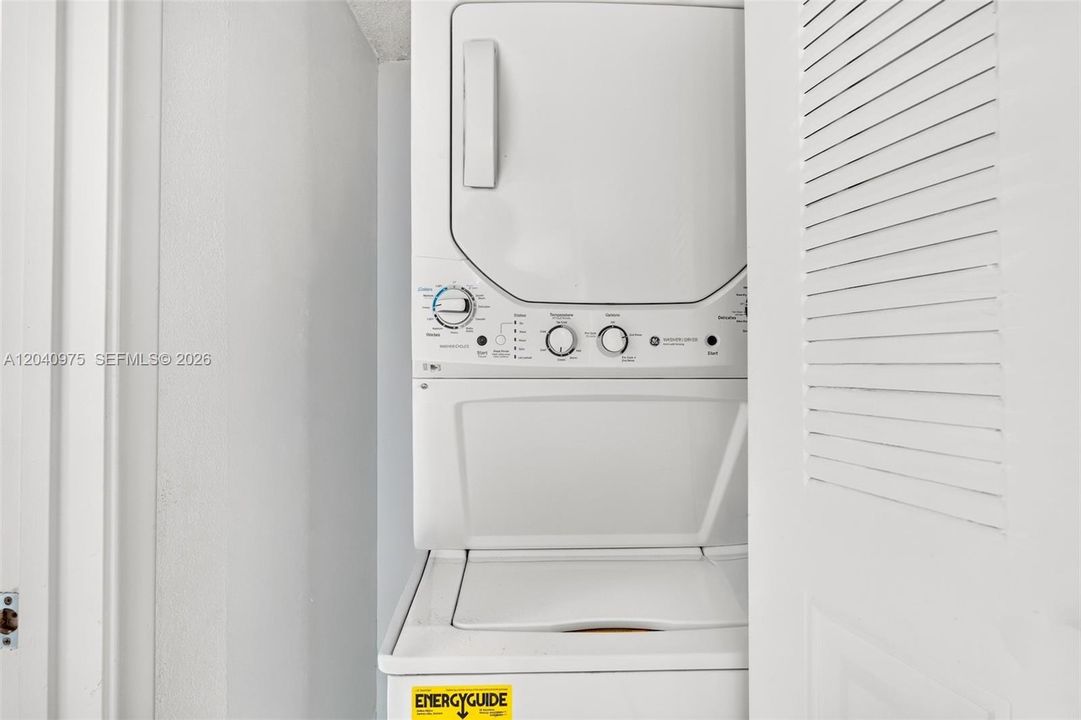 На продажу: $235,000 (2 спален, 2 ванн, 1193 Квадратных фут)
