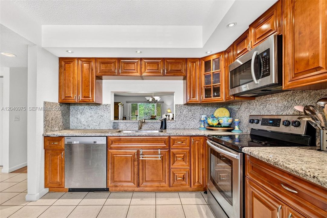 На продажу: $235,000 (2 спален, 2 ванн, 1193 Квадратных фут)