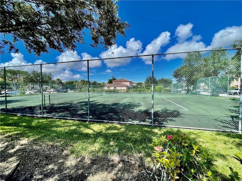For Rent: $2,950 (3 beds, 2 baths, 1361 Square Feet)