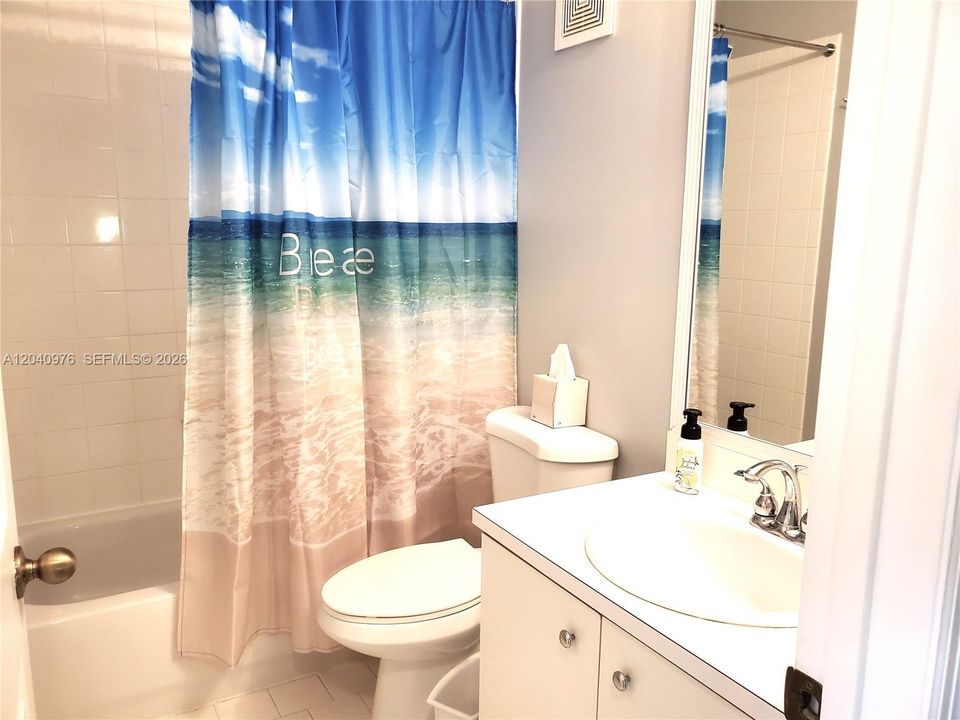 For Rent: $2,950 (3 beds, 2 baths, 1361 Square Feet)