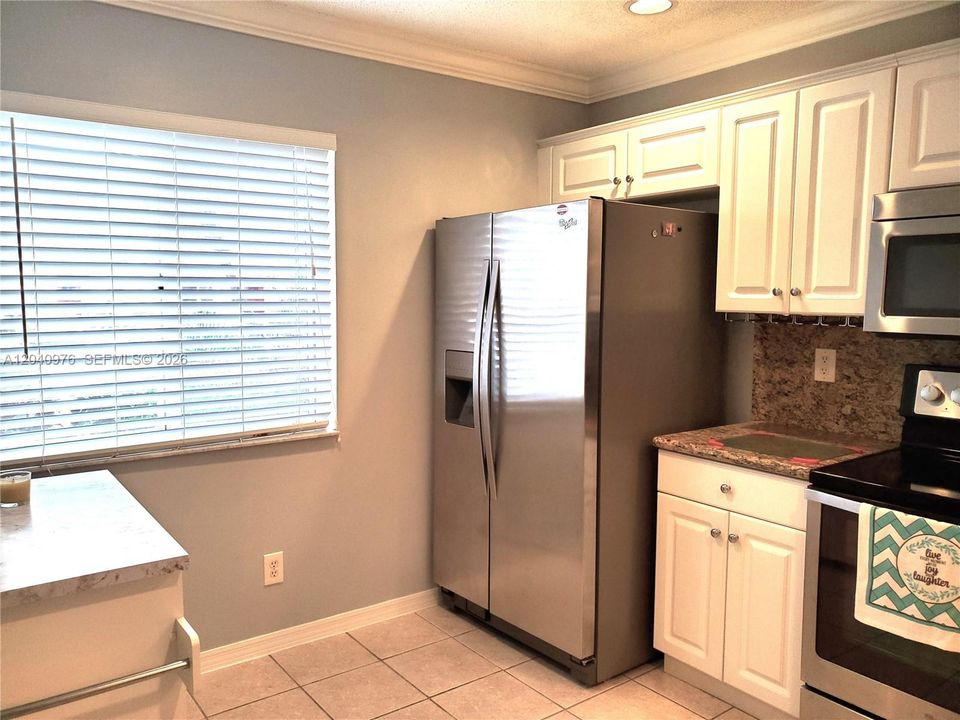 For Rent: $2,950 (3 beds, 2 baths, 1361 Square Feet)