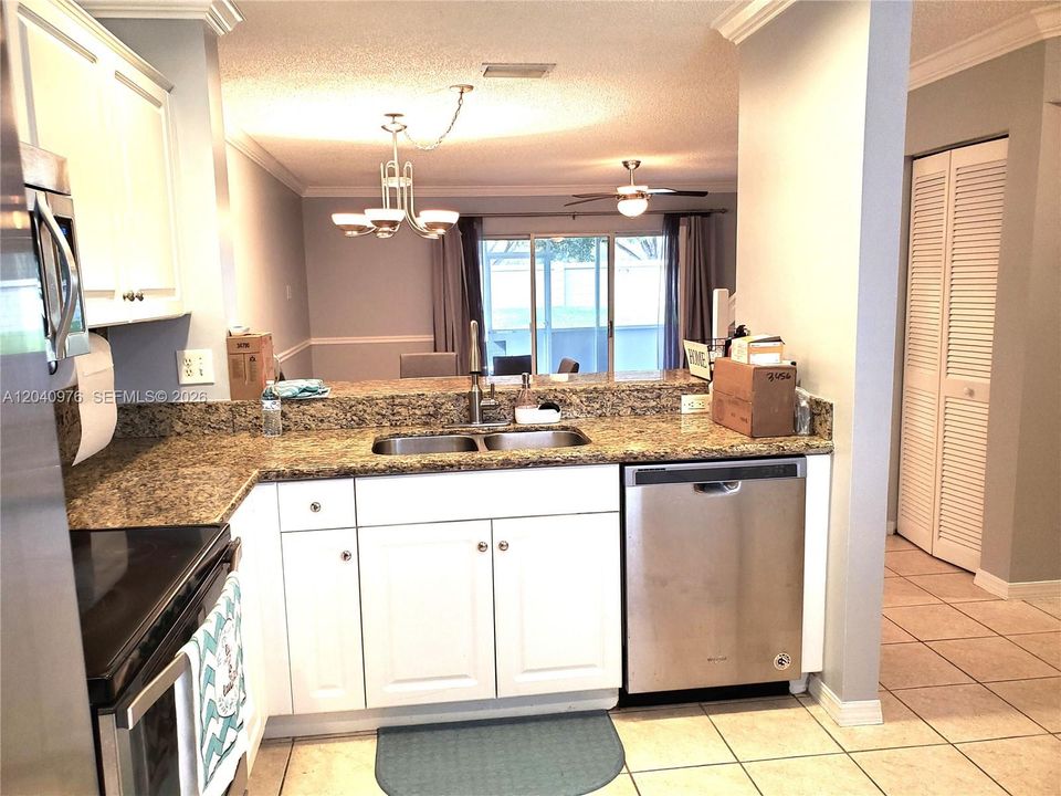 For Rent: $2,950 (3 beds, 2 baths, 1361 Square Feet)