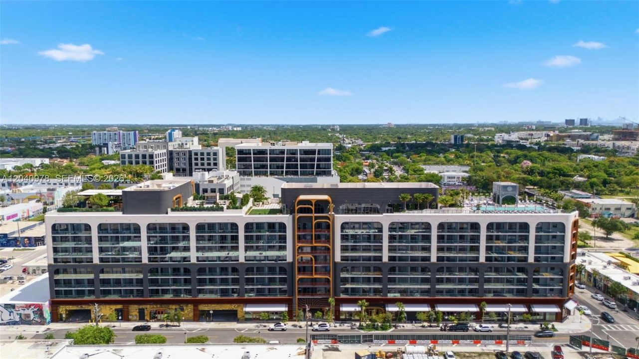 For Rent: $4,800 (1 beds, 1 baths, 720 Square Feet)