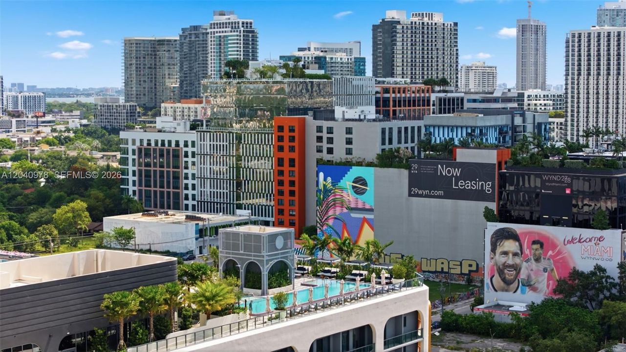 For Rent: $4,800 (1 beds, 1 baths, 720 Square Feet)