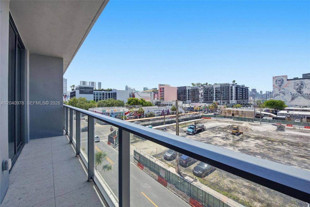 For Rent: $4,800 (1 beds, 1 baths, 720 Square Feet)