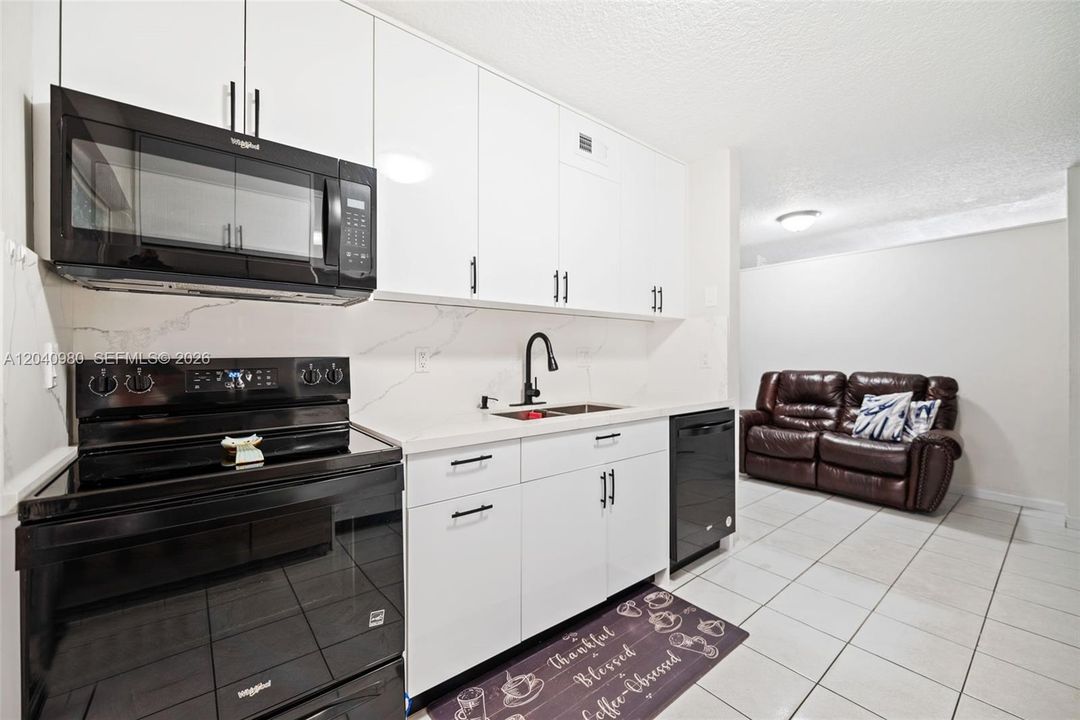 En Venta: $380,000 (2 camas, 2 baños, 1050 Pies cuadrados)