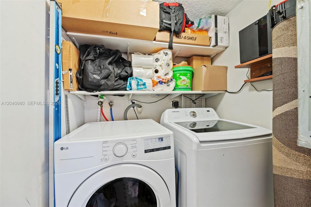En Venta: $380,000 (2 camas, 2 baños, 1050 Pies cuadrados)
